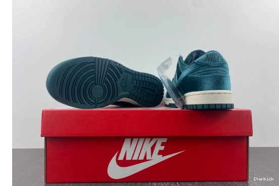 Dunk Velvet Low Nike Green DZ5224-300 0318